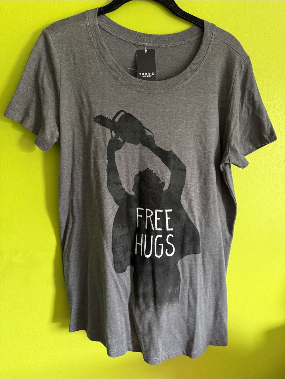 NWT Torrid Gray & Black "Free Hugs" Short Sleeve Tee Halloween Size 00 M/L 10